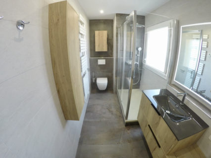 La salle de bain AVANT notre intervention !